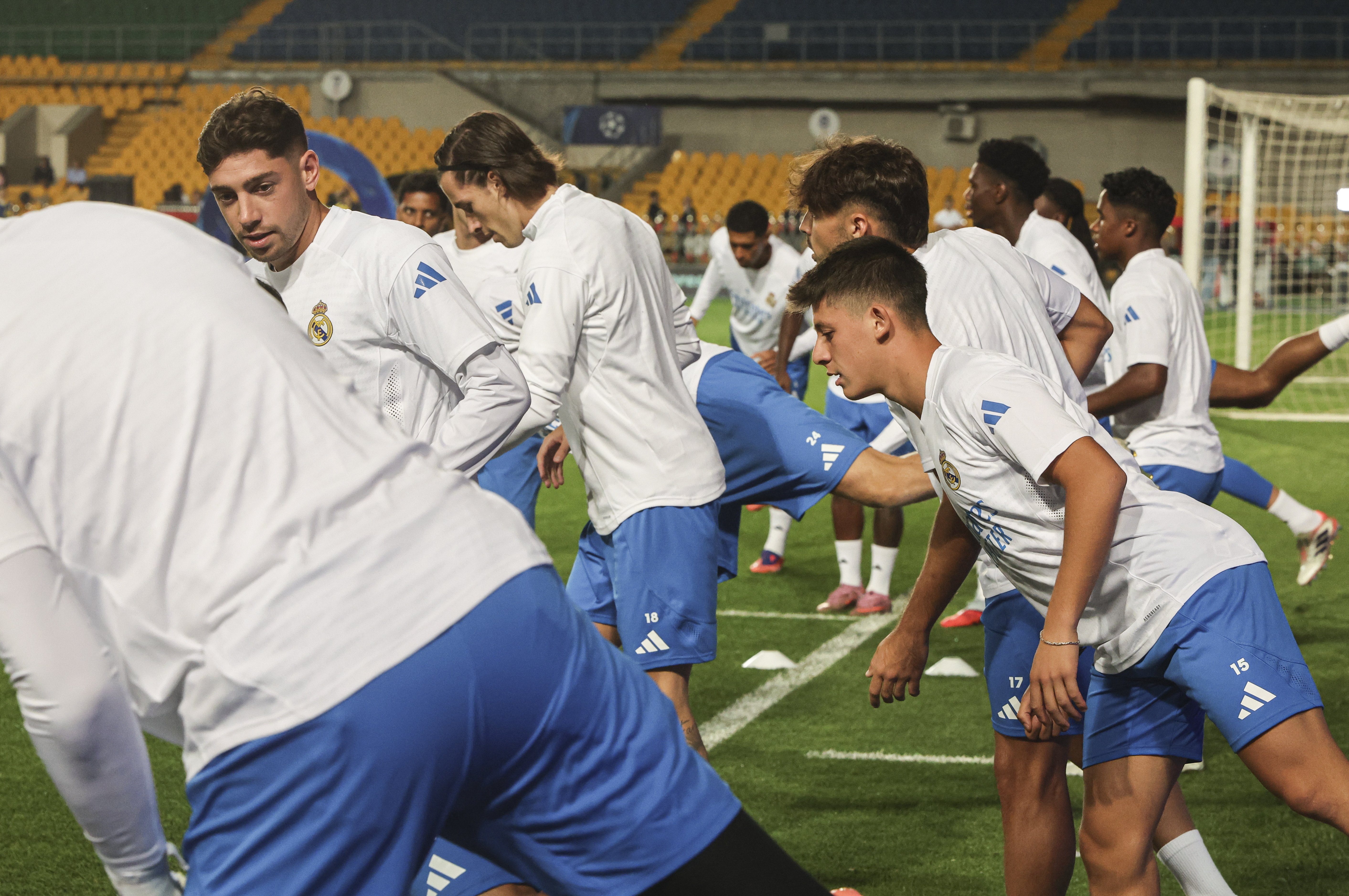 足球赛场上出现突发事件,备战进程备受质疑 足球赛场上出现突发事件,备战进程备受质疑